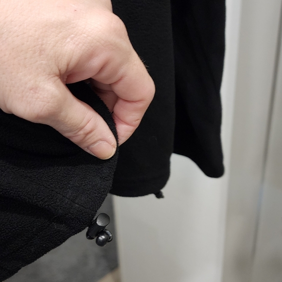 🌟 Reebok Black Quarter-Zip Fleece Pull Over - Picture 4 of 6